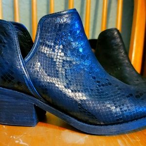 Sofft Abena back snake booties 9M